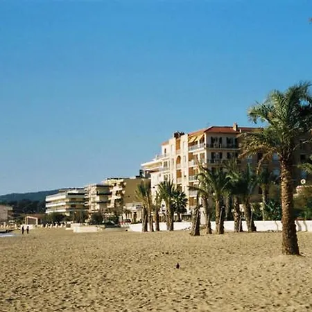 Apartment Avec Parking Au Lavandou, A 10m De La - Fr-1-803-11 *